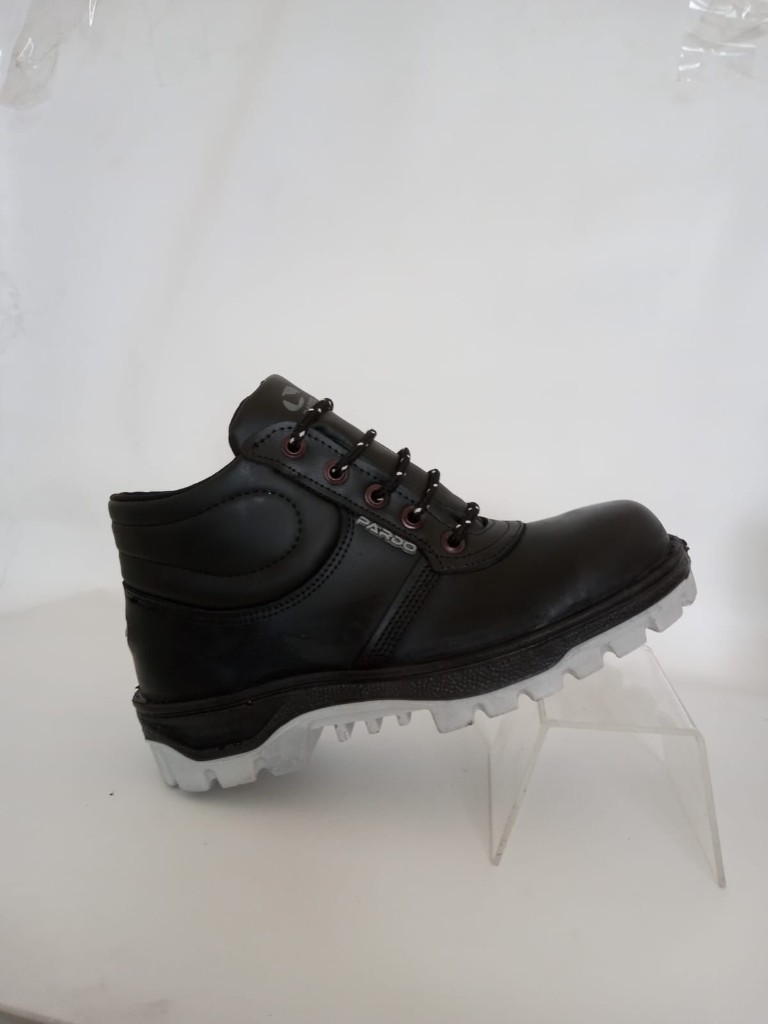 Bota de seguridad negra